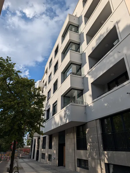 Ruhiger Erstbezug in Berlin-Westend | hochwertiger 2-Zimmer-Erstbezug mit EBK, Balkon & Grünblick — photo 1